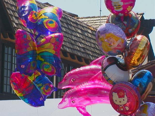 pier_balloons
